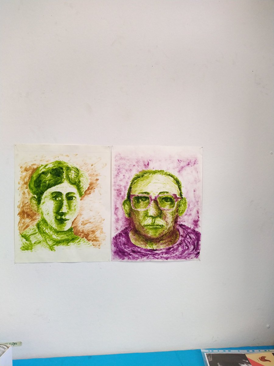 I'm really glad I'm experimenting this way of painting called monotype.
Not easy to be good at in specially when making portraits out of old family pics 😅