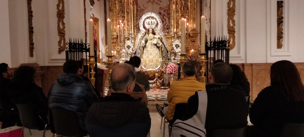 LosRemediosMLG's tweet photo. 🕯️📿 En la apertura del besamanos de esta tarde, Fiesta de la Presentación del Señor, un grupo de hermanos ha rezado los misterios luminosos del Santo Rosario en torno a Nuestra Madre de los Remedios y su Divino Infante.

#CofradíasMLG https://t.co/0rbYP7LyvB
