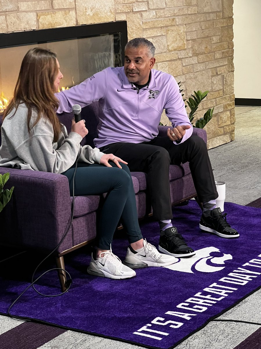 JPsUnionStation's tweet photo. Stop by the @kstate_union now for your chance to Hang with Tang! https://t.co/WT4GczsZgt