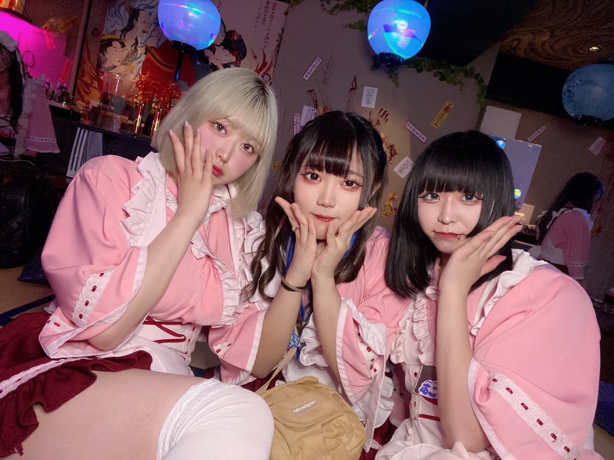 uuyashiki_girl's tweet photo. Come visit our haunted house theme cafe☺️
You can enjoy…
"Torii gate"⛩
"Japamese traditiomal painting"🌊
"a little blood:("
and of course
"cute Japanese girls"🥰
Most maid are not comfortable with english but will do our best🥹
#Japan #Akihabara #themecafe #bar #maid #maid https://t.co/4KhJouHmuT