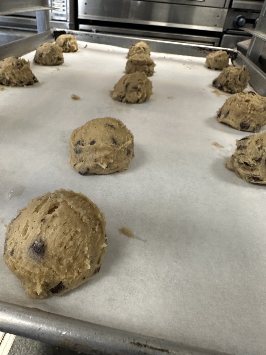 We are open today, and our bakeshop is in full force! Visit today and tomorrow! Website: sites.google.com/frhsd.com/5-st… #bakingandpastry #magnetprogram #culinaryarts #cte #theregional