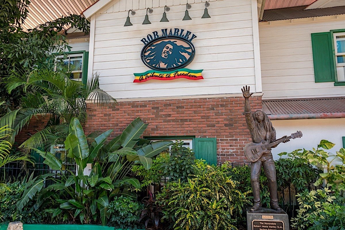 ITECentCorp's tweet photo. Bob Marley–A Tribute to Freedom is a restaurant that celebrates the music, life, and ideals of the “King of Reggae.” ITEC designed the venue where guests can imagine they are visiting Bob Marley's house and garden in Kingston, Jamaica immersing guests in the genius of his music. https://t.co/RPahL9tUcq