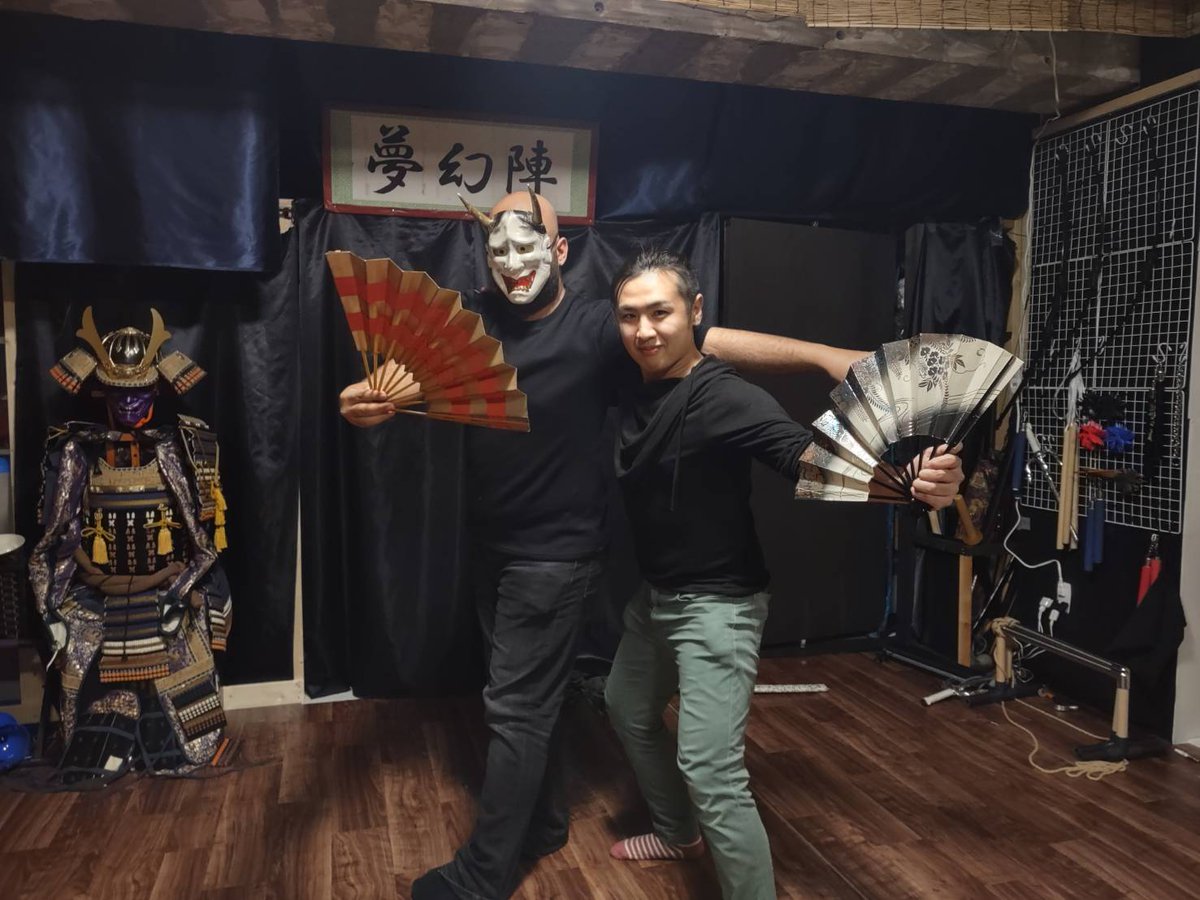 mugenzin8's tweet photo. 本日はサウジアラビアでお世話になったクライアントさんが道場に来てくださいました！江戸村に行き・温泉に入り、次のイベントの為に色々練りました。
日本に来ても変わりなくハードワークなお二人にはびっくりです。また素敵なイベントを作り上げたいです。今日は来て下さってありがとうございました https://t.co/pw8gVTRb9H