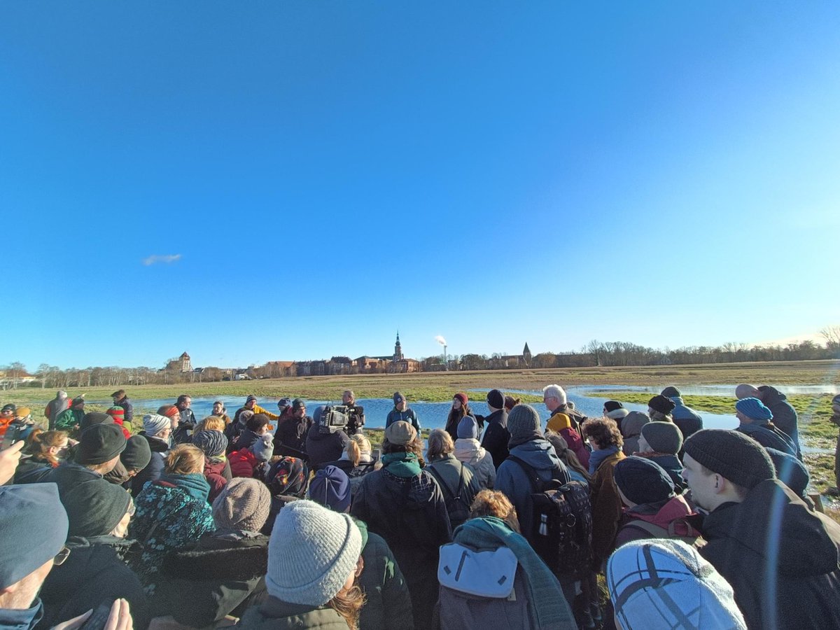 Super Wetter, super Sound: "Moor auf die Ohren" am #WorldWetlandsDay - so viele machen mit u probieren den neuen Hörspaziergang zu #Moor|en bei Greifswald mit OB Fassbinder, MdB <a href="/annakassautzki/">Anna Kassautzki</a> u Moorprof @terhorab - für alle verfügbar per #GreifswaldApp kurzelinks.de/t6l1