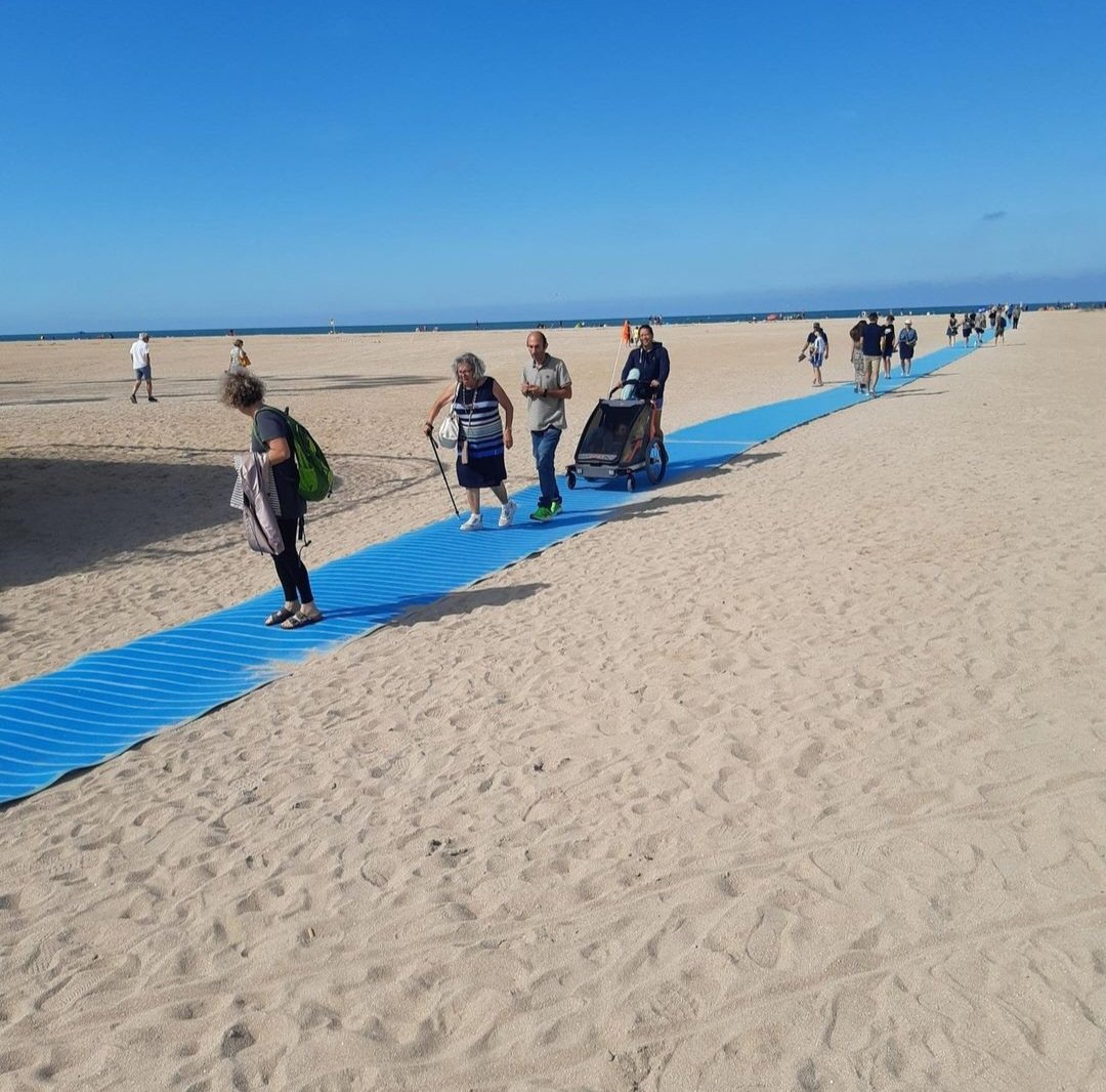 Beach  matting from Bailieboro Supplies can make every  beach in Ireland accessible to all wheelchair users  in their  own wheelchair. 
hippocampe-ireland.ie
