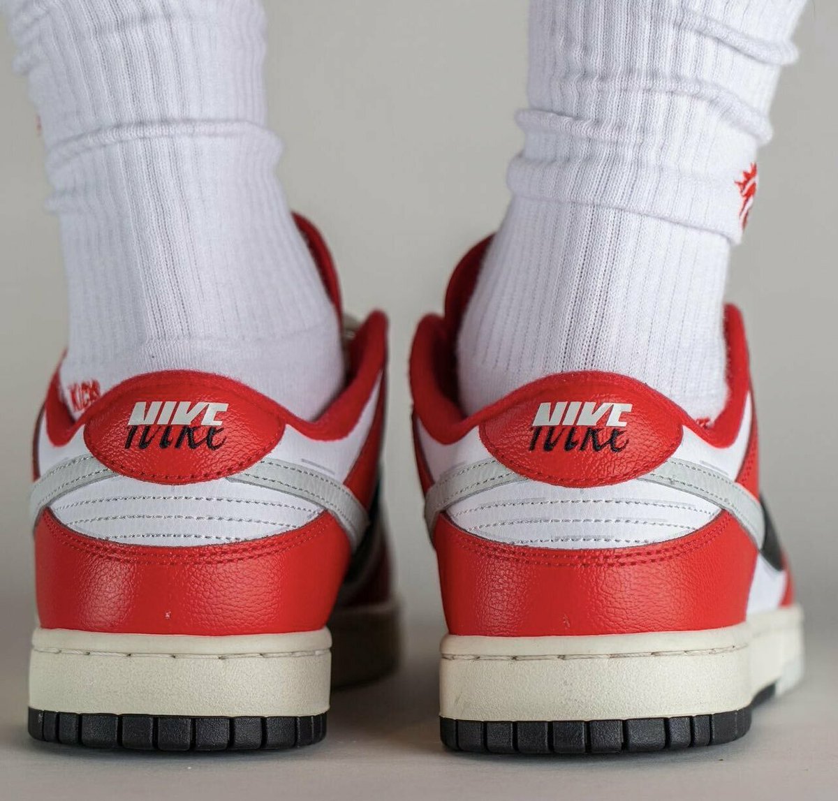 nicekicks's tweet photo. “Chicago Flip” Dunk Lows on-foot 👀🚩 https://t.co/ueGOzfzOR8