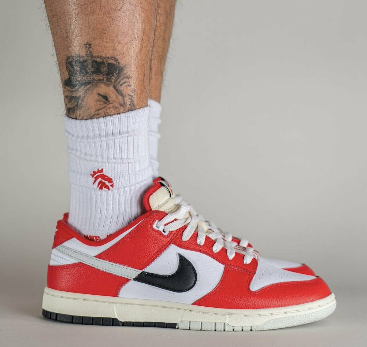 nicekicks's tweet photo. “Chicago Flip” Dunk Lows on-foot 👀🚩 https://t.co/ueGOzfzOR8