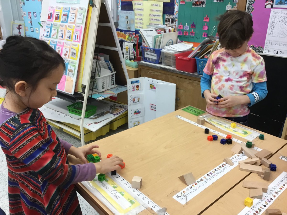 Making 3-D Shapes in Kindergarten today ⁦@PS10Brooklyn⁩! #ps10bk