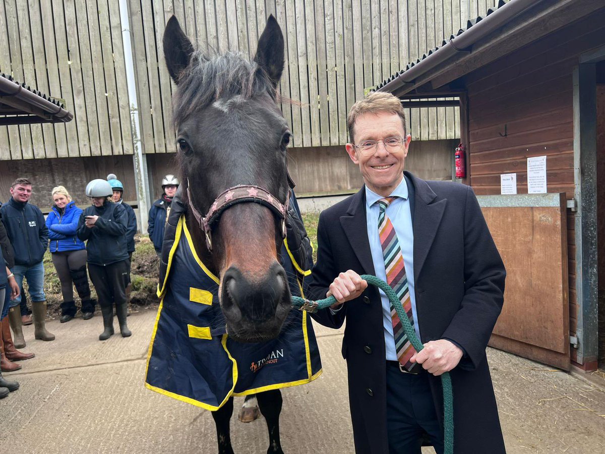 andy4wm's tweet image. There are lots of jobs vacant in the equine industry, &amp;amp; we want local people to move into them🐴

That’s why we’ve launched a £500k training scheme to help disadvantaged groups do exactly that ✅

As ‘Mare’ I am totally committed to training, which is key to my 100k jobs plan 👍🏻