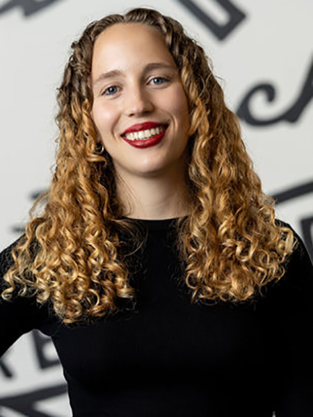 CarnegieMellon's tweet image. This past year nine Tartans received @FulbrightPrgrm grants to pursue opportunities around the world. Alumna Ella Rosenblum headed to Hungary to teach English and write a historical drama based on Ilona Zrinyi, a 1600s Hungarian noblewoman and heroine. cmu.is/rosenblum