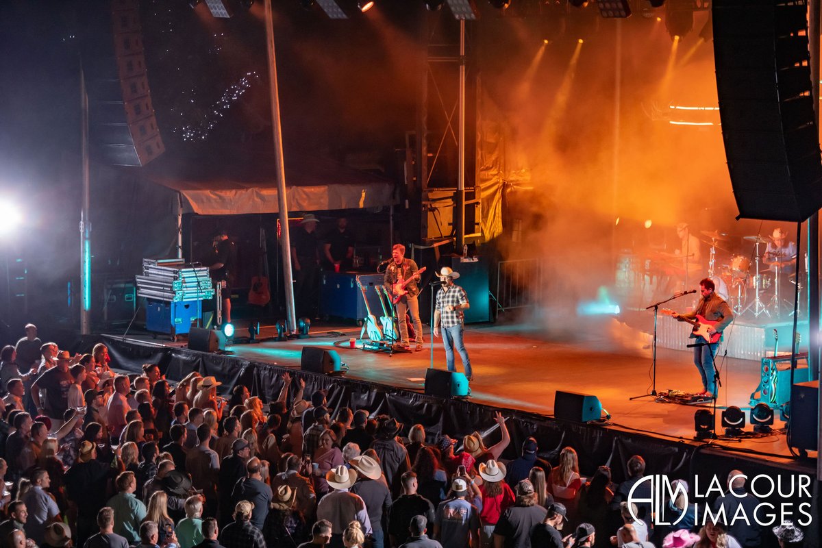 Do you want your next event to capture your crowd's attention? Work with us to put on a show featuring celebrity talent! Get started: loom.ly/5tgCMa4. #MaggieSpeaks #ChicagoBands #Celebrity #Events #CelebritySitIns #EventProduction