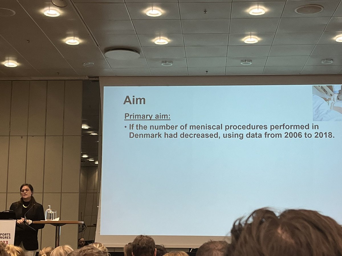 jbthorlund's tweet photo. @LundbergMatilde presenting on changes in knee procedures - great work!!!💪🏻💪🏻 @FEA_SDU https://t.co/7PvuYwLMsa