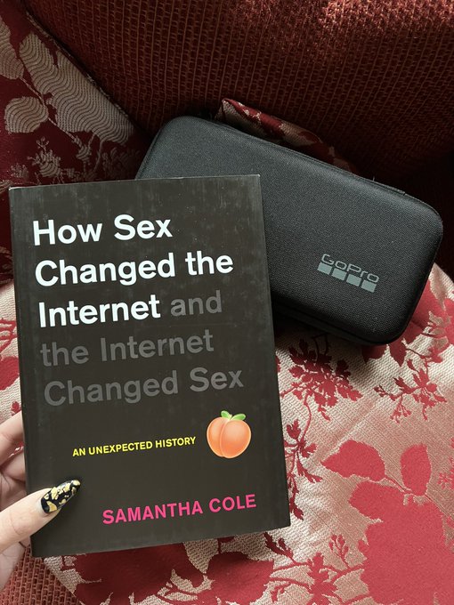 gifts from my simp 😻😻 https://t.co/VndcW5gu6I<a href="/tag/lanadelrey"class="tags"><span>#lanadelrey</span></a>