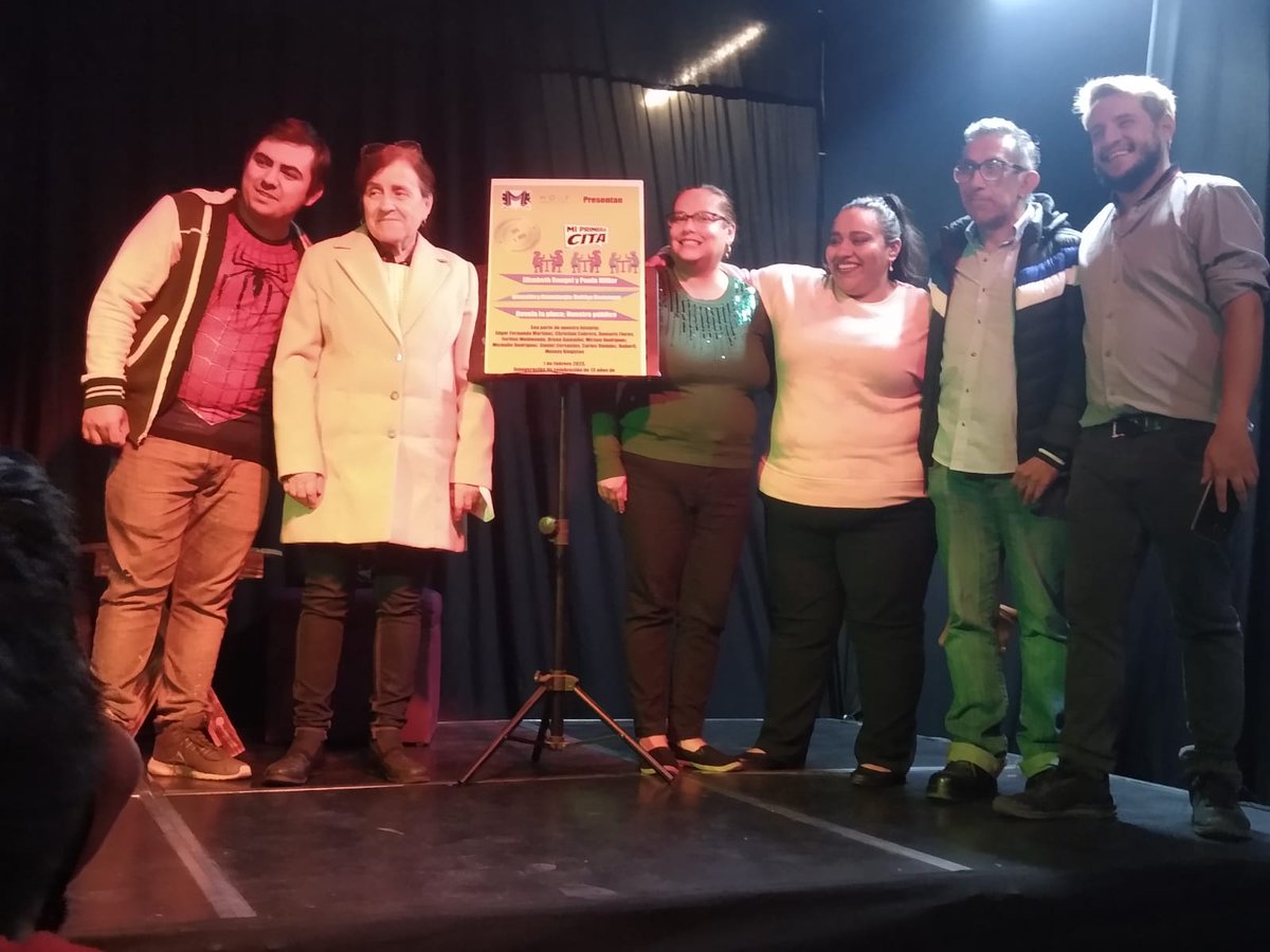 Hace 9 años nació <a href="/MiPCitaLGBT/">Mi Primera Cita</a> y yo decía que solo sería esa temporada de 4 funciones.Ayer celebramos 400 representaciones 🤩 de esos proyectos que no sabes todo lo que te van a dar.Gracias a todos los que han sido parte y a los que nos acompañaron el día de ayer en el festejo 🎭