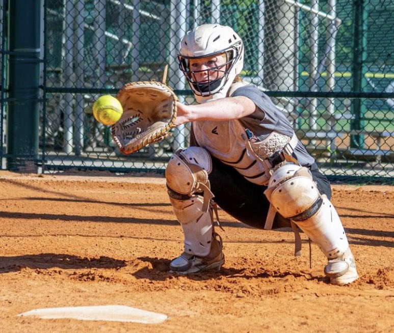 Ainsley2026's tweet photo. Happy National Catchers Day!Thank you to my catching coach @leobsbl for helping me in this journey! #ownhomeorgohome @fl_texasblaze @LeannMcCready @CoastRecruits @Los_Stuff @ExtraInningSB @IHartFastpitch @TopPreps @LegacyLegendsS1 https://t.co/DxKhFBOYHn