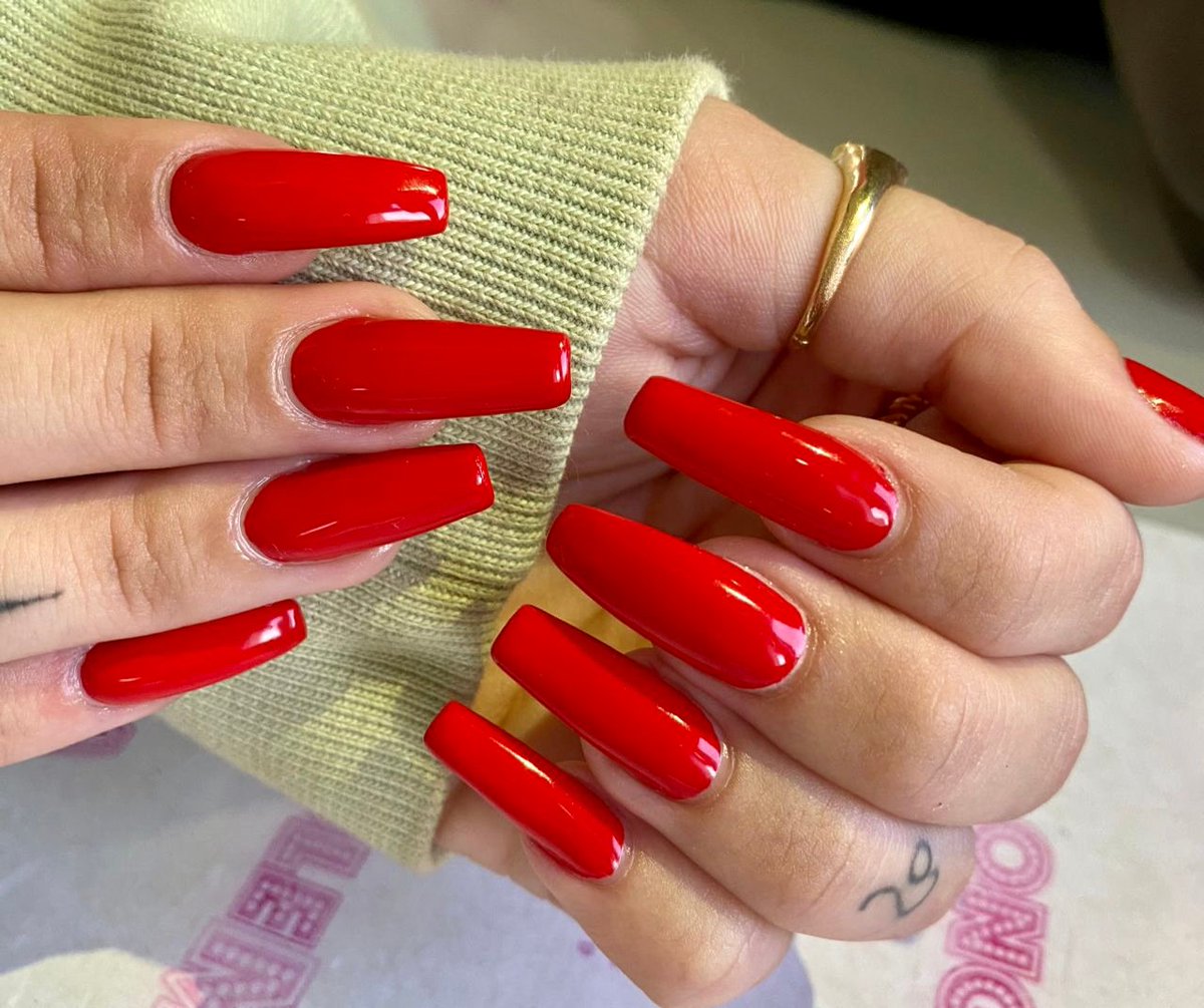 Yetuk ayol ozining ulkan klitorini mushuk kabi sorib olishiga imkon beradi