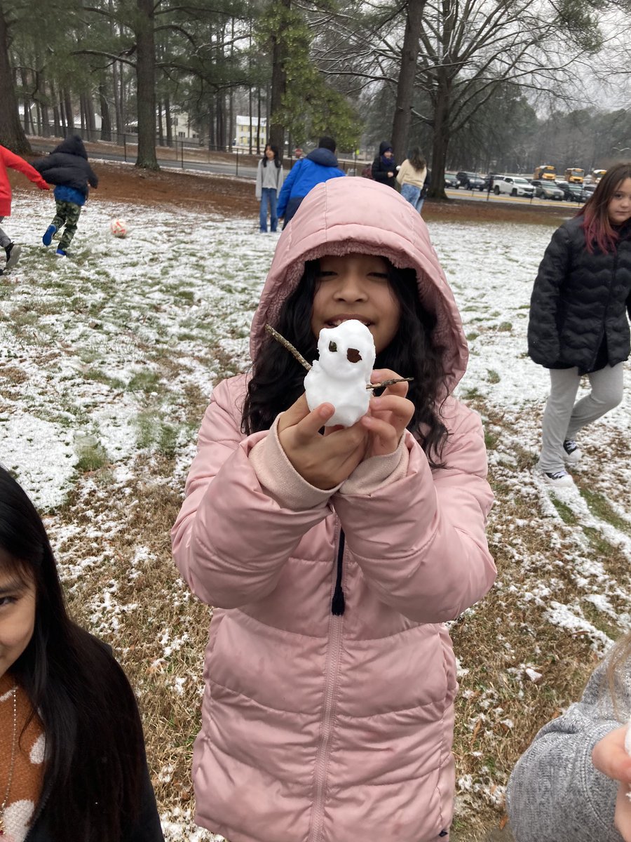 MsPowers_Music's tweet photo. When there’s snow on the ground and a class wins their resource Dojo competition, the obvious answer is “let’s go outside for 10 minutes… or until we’re all cold.” @SCESStars #SHINEon https://t.co/HUrdgoeHqm