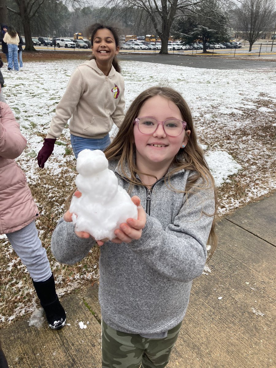 MsPowers_Music's tweet photo. When there’s snow on the ground and a class wins their resource Dojo competition, the obvious answer is “let’s go outside for 10 minutes… or until we’re all cold.” @SCESStars #SHINEon https://t.co/HUrdgoeHqm
