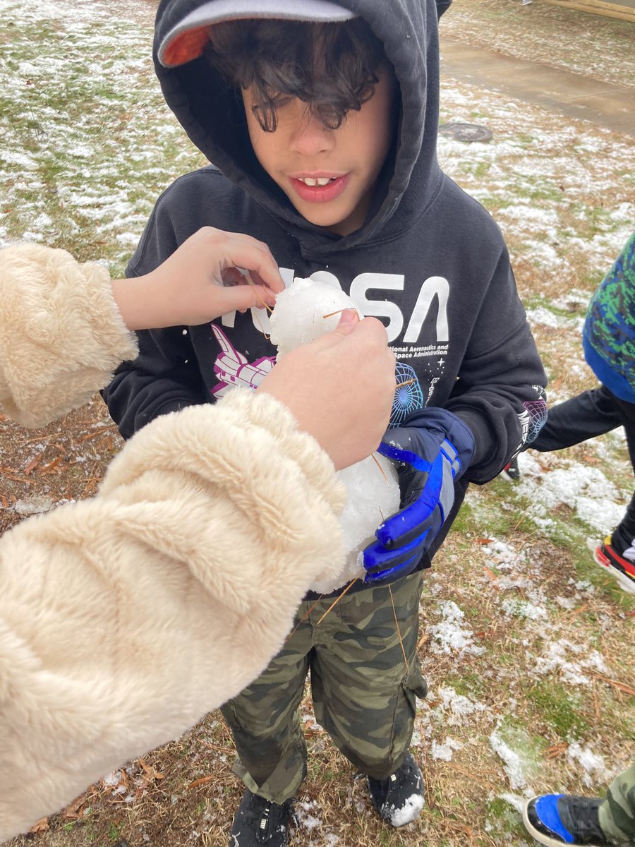 MsPowers_Music's tweet photo. When there’s snow on the ground and a class wins their resource Dojo competition, the obvious answer is “let’s go outside for 10 minutes… or until we’re all cold.” @SCESStars #SHINEon https://t.co/HUrdgoeHqm