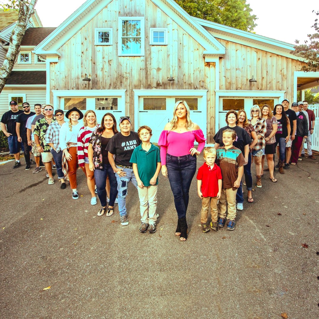AnnieBrobst's tweet photo. these are my people 💗 #ABBarmy https://t.co/blRAcKlSdQ