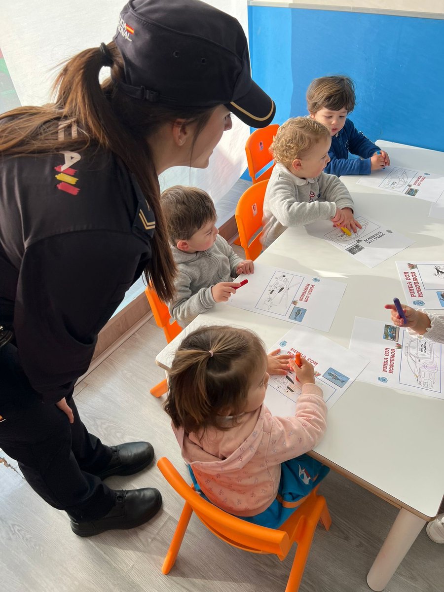 Hemos realizado una visita al <a href="/SantGabrielBCN/">Sant Gabriel BCN</a> de #Barcelona amenizando la mañana con nuestra presencia a los más pequeñines 👧🧒👮👮‍♀👮‍♂

#SomosTuPolicia