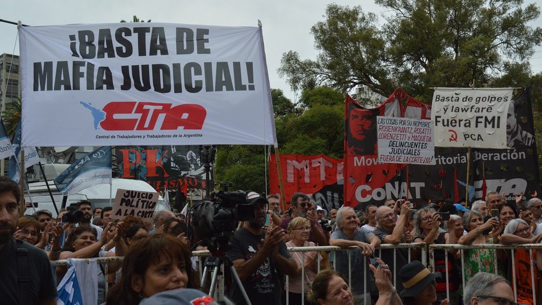 #MultitudinariaMarchaHaciaTribunales
El Partido Comunista junto al MTL y La Fede fueron de la partida en el acto convocado bajo la consigna “fuera la mafia judicial”. También se llevaron a cabo movilizaciones en varias provincias.
nuestrapropuesta.org.ar/politica/4923-…