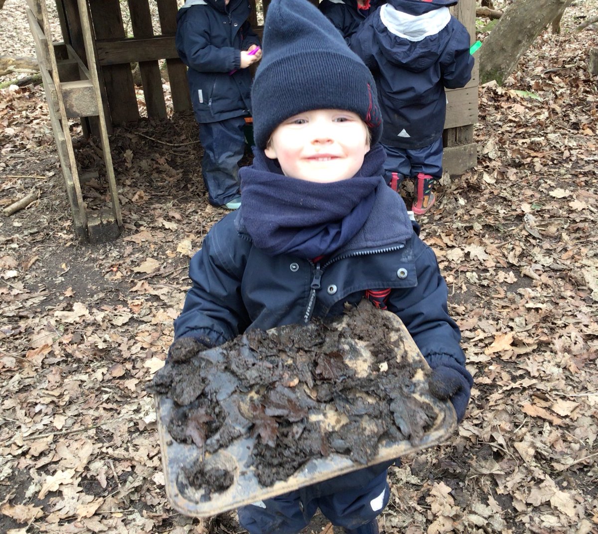 HawthornsOL's tweet photo. Rainbow love exploring and having fun in the woods! @HawthornsSchool @HawthornsEY https://t.co/T7x2OVD4L0