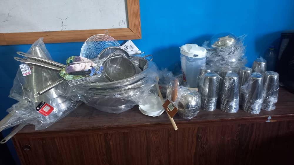 ZYSEGMIRANDA's tweet photo. #Miranda Agradecidos con la ministra @_LaAvanzadora, el gobernador @HectoRodriguez y Presidenta de FEDE Ing. Gladys Barreto por dotación de materiales de cocina para mejor atención del PAE en UEN Ezequiel Zamora, municipio Independencia @MPPEDUCACION 
#juntossumamos #VivaLaPatria https://t.co/07MKkV8hwh