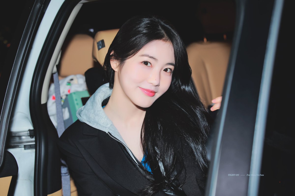 230116 #신예은 #Shinyeeun 

연진아 ~ 보고 싶어 죽는 줄 😏😏