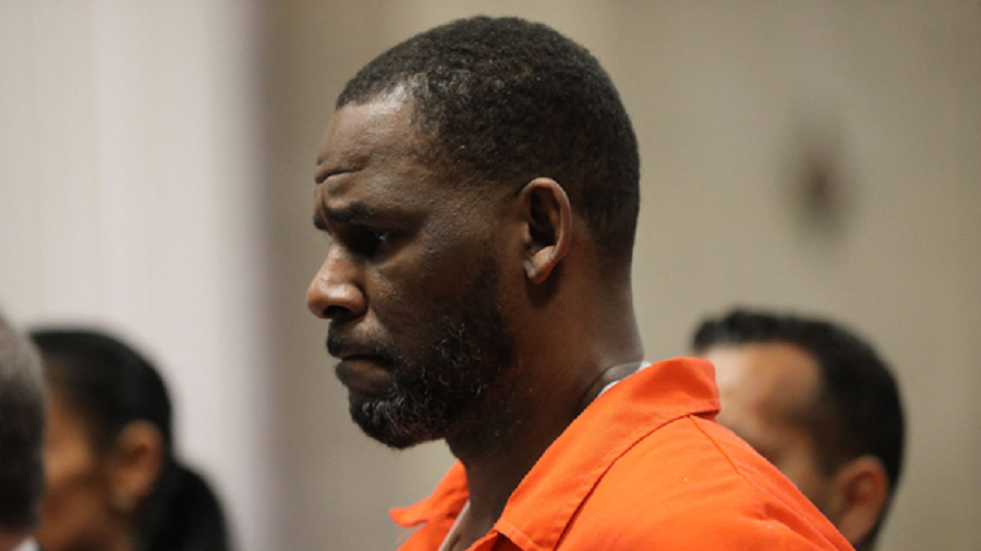People2231's tweet photo. #People #Justice
Depuis sa cellule, #R_Kelly a appris une nouvelle inattendue. Ce mardi 31 janvier, les procureurs de l'Illinois ont décidé d'abandonner les accusations d'agression sexuelle criminelle aggravée et d'abus sexuel criminel aggravé qui pesaient sur le chanteur de R&B. https://t.co/R59og1S5U6
