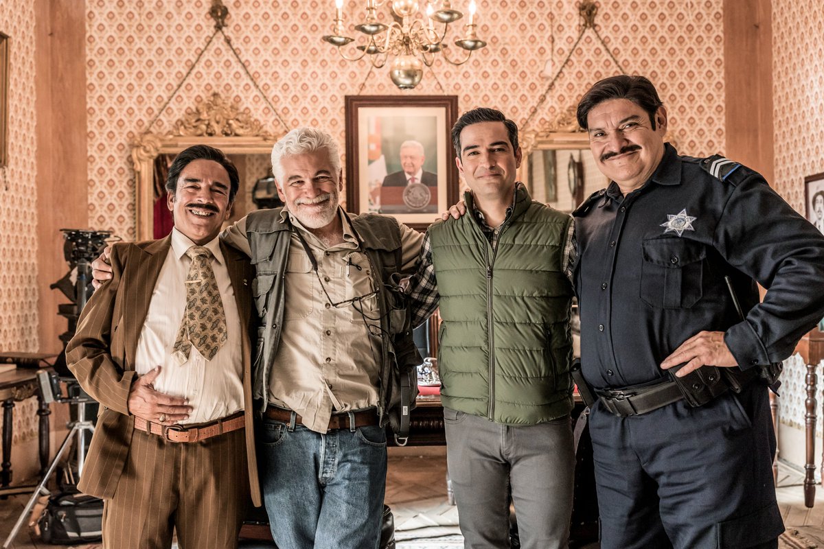 SonyPicturesMX's tweet image. ¡Estamos de manteles largos! ¡Que Viva México! llega exclusivamente a cines. 

Una nueva película de la saga del gran director Luis Estrada (La Ley de Herodes, El Infierno y La Dictadura Perfecta).

Disfrútala este 23 de marzo, solo en cines.