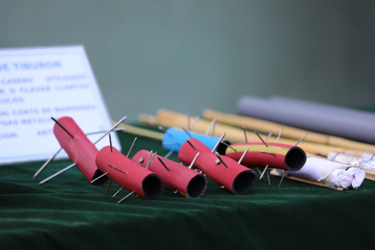 El general PNP Luis Fernando Reátegui Lazarte, Director de Operaciones Especiales de la <a href="/PoliciaPeru/">Policía Nacional del Perú</a> realizó una demostración del uso de pirotécnicos modificados por parte de manifestantes, generando daños graves en los efectivos policiales.