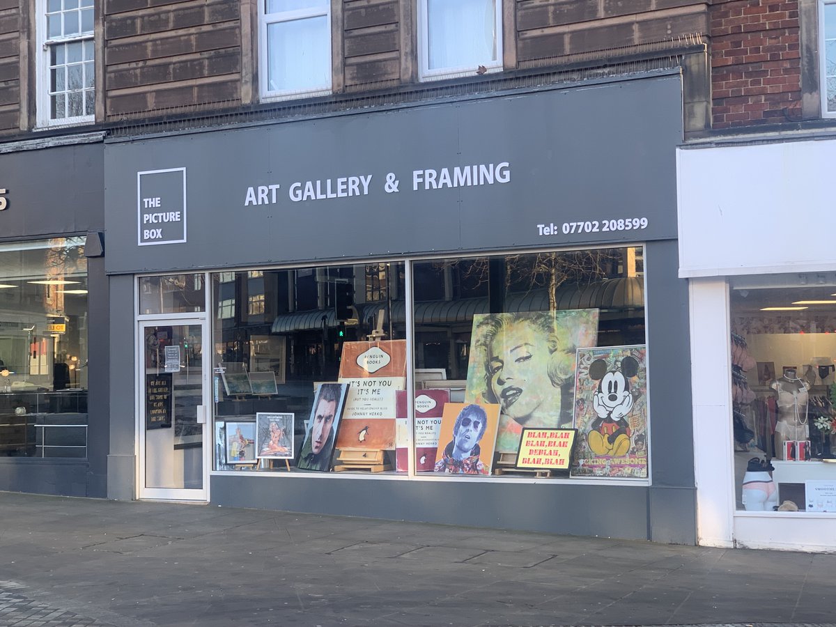 RETAIL SHOP
TO LET 
WAKEFIELD

639 sq ft / 59 sq m 
Open plan space 
Fronting onto the Bull Ring
Unique floor covering 
Railway network nearby
Wc's

01924 291500
wakefield@vickerscarnley.co.uk

#retail #commercialproperty #properties #propetymarket #citycentre #wakefield