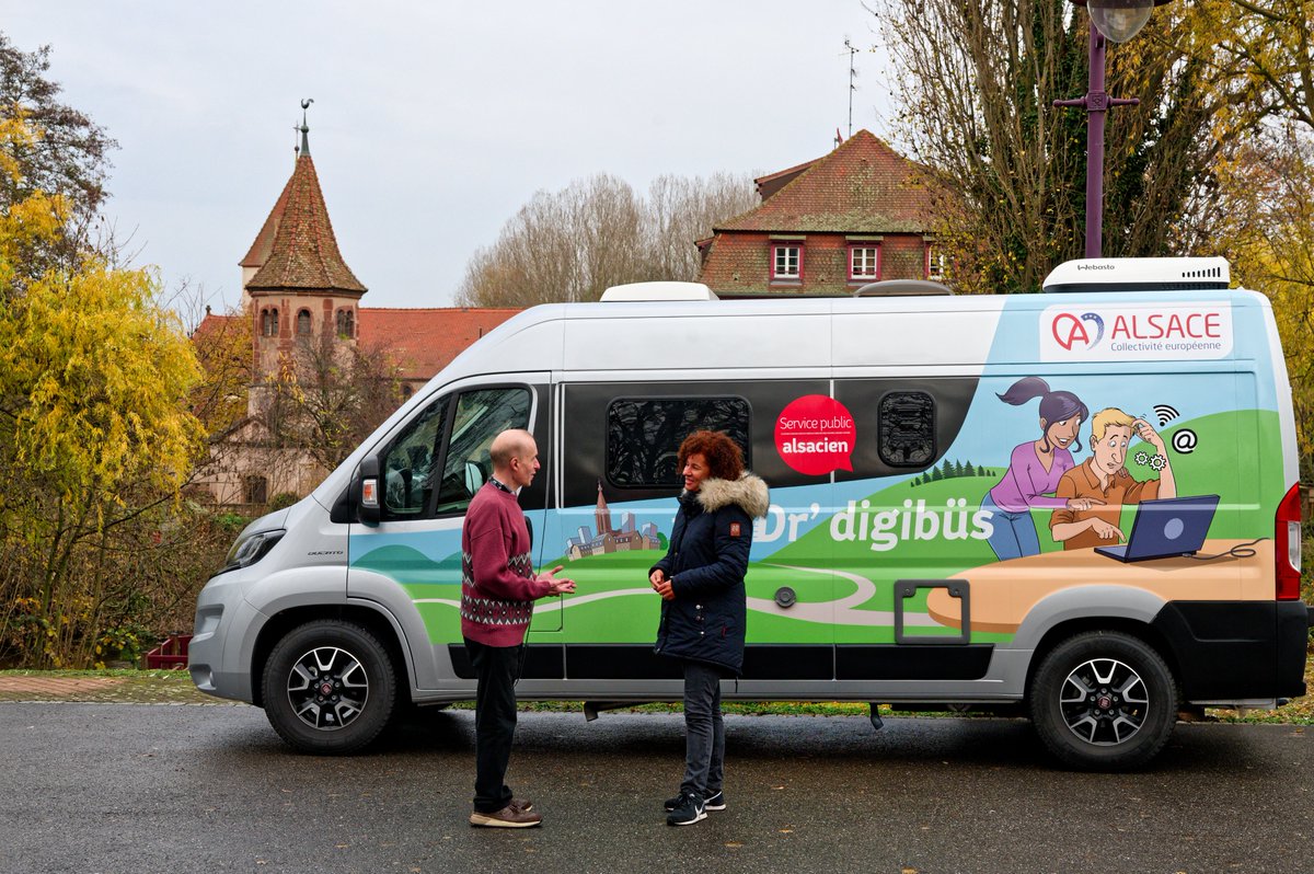 toutelalsace's tweet image. #JeudiPhoto Le #Digibus, vous connaissez ?🚐

Il a été inauguré cette semaine et sillonnera les territoires ruraux pour aller à la rencontre des personnes éloignées du #numérique 💻

#Alsace #CeA #CollectivitéeuropéenneAlsace