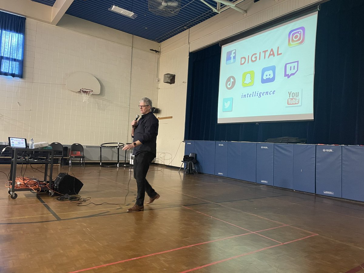 KwaterskaAgatha's tweet photo. Thank you @cmvsocialmedia for the amazing social media presentation. We all need a reminder to use social media with a purpose and to stay true to ourselves. Be kind and patient @TecumsehHDSB ❤️ https://t.co/jzmK1CQq2b