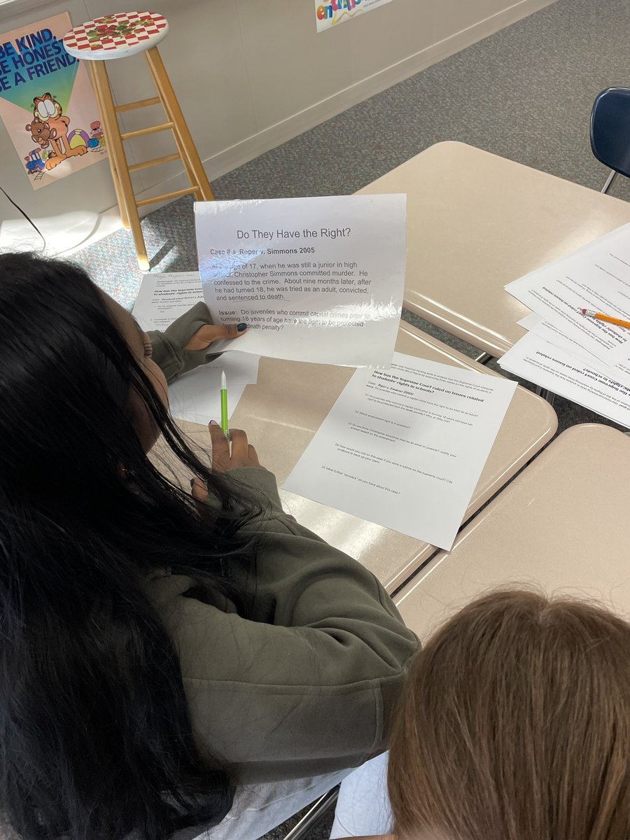 wilch_beth's tweet photo. 8th grade students @KarrerMS are examining court cases. Amazing questioning and thinking about our rights! https://t.co/NEfBvcVQLE