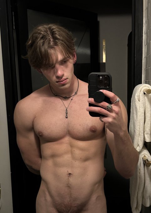 You know where to find the full photo :) https://t.co/LP7AjdBqHJ