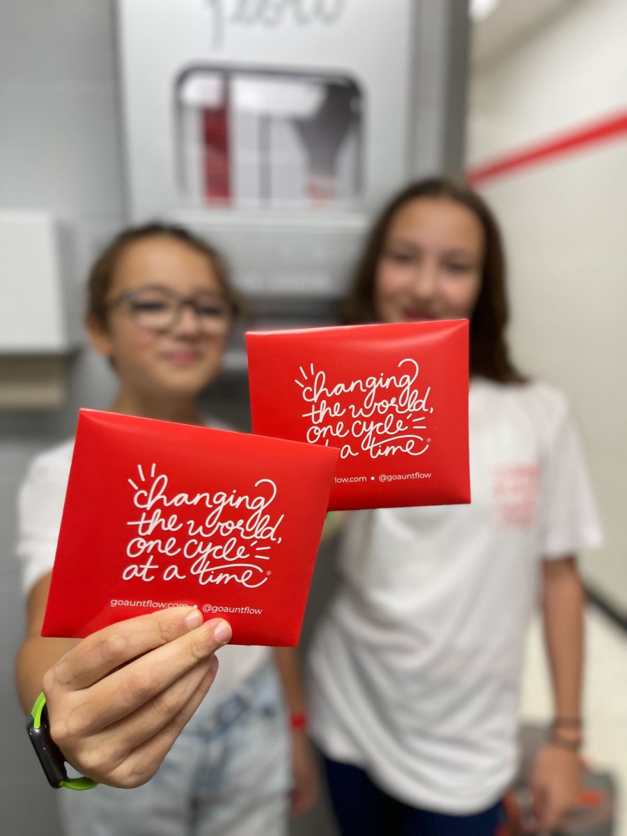 🥹💖 These two @middelnews students are proud members of the #menstrualmovement!