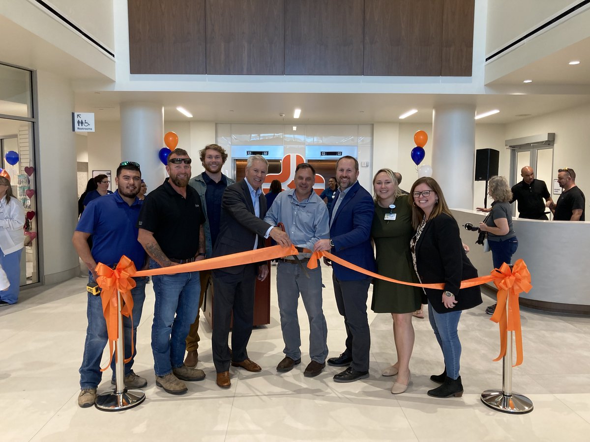 CPPI_News's tweet photo. CPPI is excited to announce the completion @HCAFLHealthcare Osceola Hospital Lobby Expansion project! The expansion provides the facility with a new spacious lobby, as well as a new entrance under a large canopy. More info & photos here: https://t.co/ALqXHHaS1S #CPPIBuilds https://t.co/i1cWd8PuWT