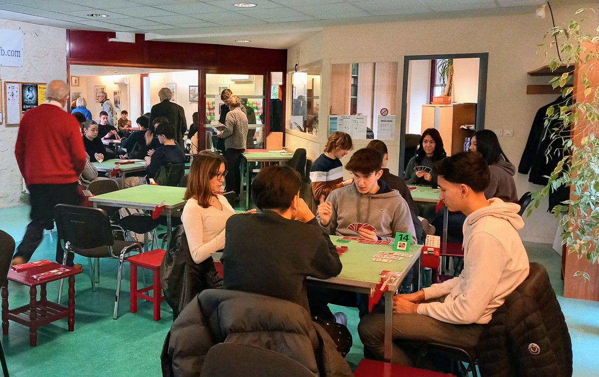 lyceejaydebeau1's tweet photo. Mathématiques et bridge au LGT Jay de Beaufort. projet Cardie 2022. Initiation avec le club de Bridge de Périgueux ce jeudi 2 février. Apprendre les mathématiques autrement! https://t.co/lfVMRS10YM