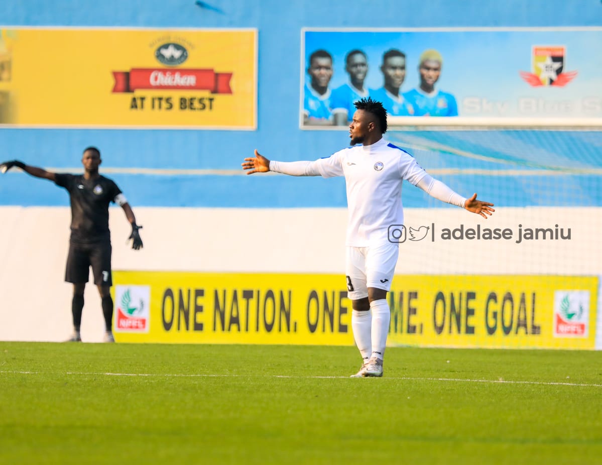 OfficialIniEdem's tweet photo. We keep fighting! Setback in Ikenne behind us.

📷 @adelasejamiu https://t.co/QmOfujgZJF