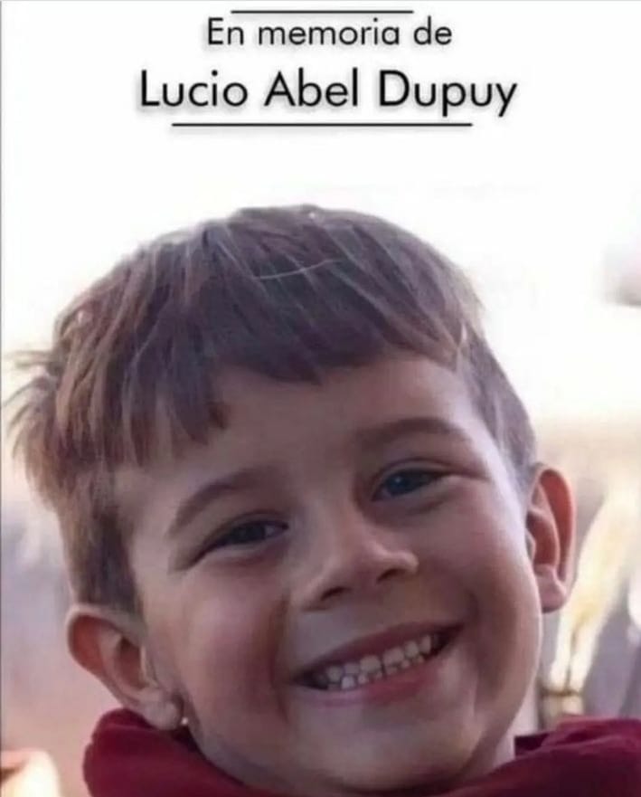 LuciaRonzulli's tweet photo. Las basuras van a la cárcel. Y ahora quien nos devuelve a este angelito. Porque estamos en un mundo con bestias que pueden golpear hasta matar. Y pensar que como el hay TANTOS bebés sufriendo estos abusos. La verdad que hay que hacer reformas a las leyes. https://t.co/7tCe7Zb2Ox