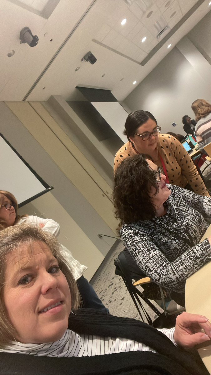 Creating something special for our teachers for Valentine’s Day! ❤️#lcelower thanks <a href="/AimeeHinks/">Aimee Hinks</a> &amp; <a href="/lets_du_this/">Dana DuPre</a> #tlc #richlandtwo