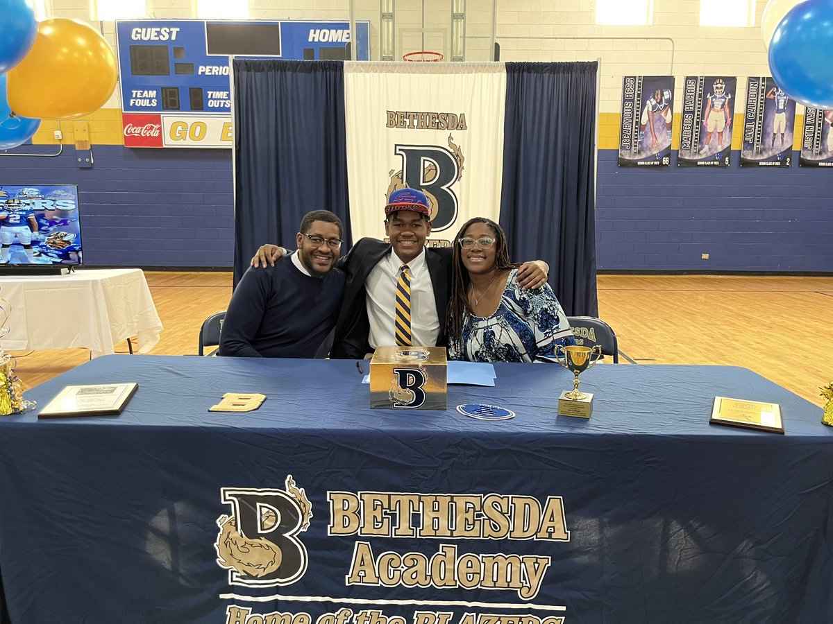 JocieDaQueen's tweet photo. @choward_media Thanks for coming and chatting with @CalhounJalil as he committed and signed to play with The @SavannahStateFB for the next 4 years. #HAILSSU #WSAV #TheCalhounDynasty https://t.co/xWMcUmVWVf