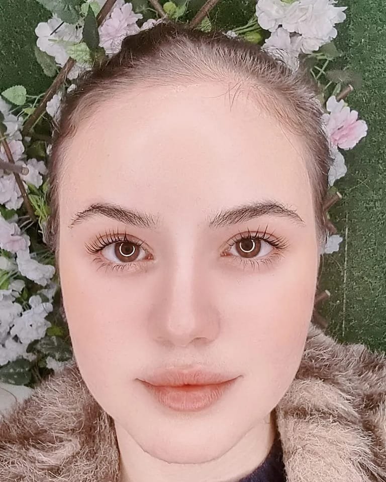 El #liftingdepestañas es el tratamiento perfecto para presumir durante meses de una mirada de impacto.  En menos de una hora tus pestañas se verán más largas, curvadas y con un color intenso. ¿Que os parece nuestro último  resultado? 😉🌺😍
bonjourmadameclou.com/lifting-pestan…