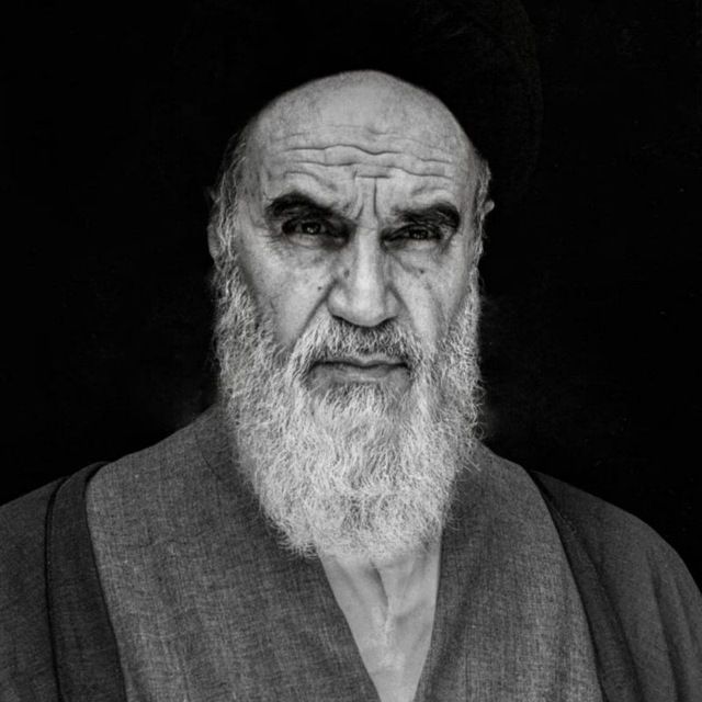ما ادري قلبي مجنون بمن، اين يدور وفي بيت من؟  أنا لا ادري
ولكن إلهي أجعلني أموت ولاترفع همك عن قلبي، لا عمر لقلبي أبداً بلا همك، هذا الألم يُعّمر قلبي ويبنيه، ماذا أريد من الدنيا إذا لم تكن أنت همي 
لـ #حقق_حلم_الانبياء