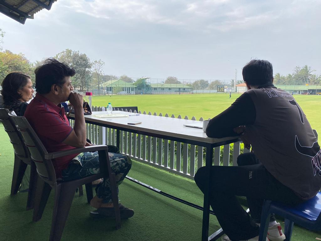 ksss_jamakhandi's tweet photo. Exclusive #KicchaSudeep Anna 👑 With @NimmaShivanna and #GeetaMam 😍🤗
#KicchaSudeep𓃵 #KicchaBOSS𓃵 #Kiccha46 #27YearsOfKichcha https://t.co/akp66VMv6Z