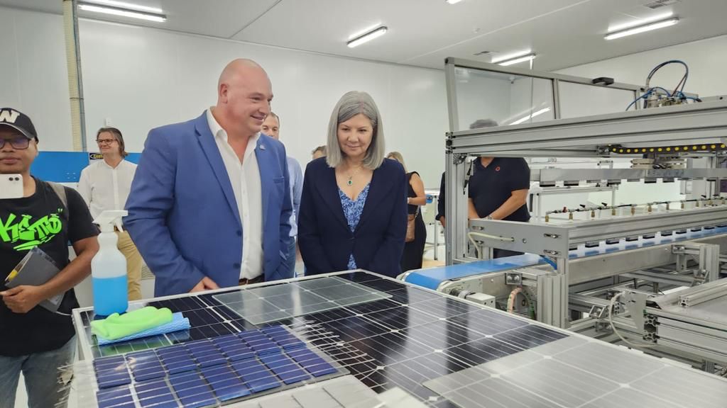 🚨NEWSFLASH🚨 

SA’s renewable energy drive receives boost with launch of new solar panel assembly factory in Cape Town, facilitated by Wesgro and <a href="/thegreencape/">GreenCape</a>  🌱

Read the full statement here 👉🏽: bit.ly/3DyK7Ko #RenewableEnergyDrive #RenewableEnergy #CapeConfidence