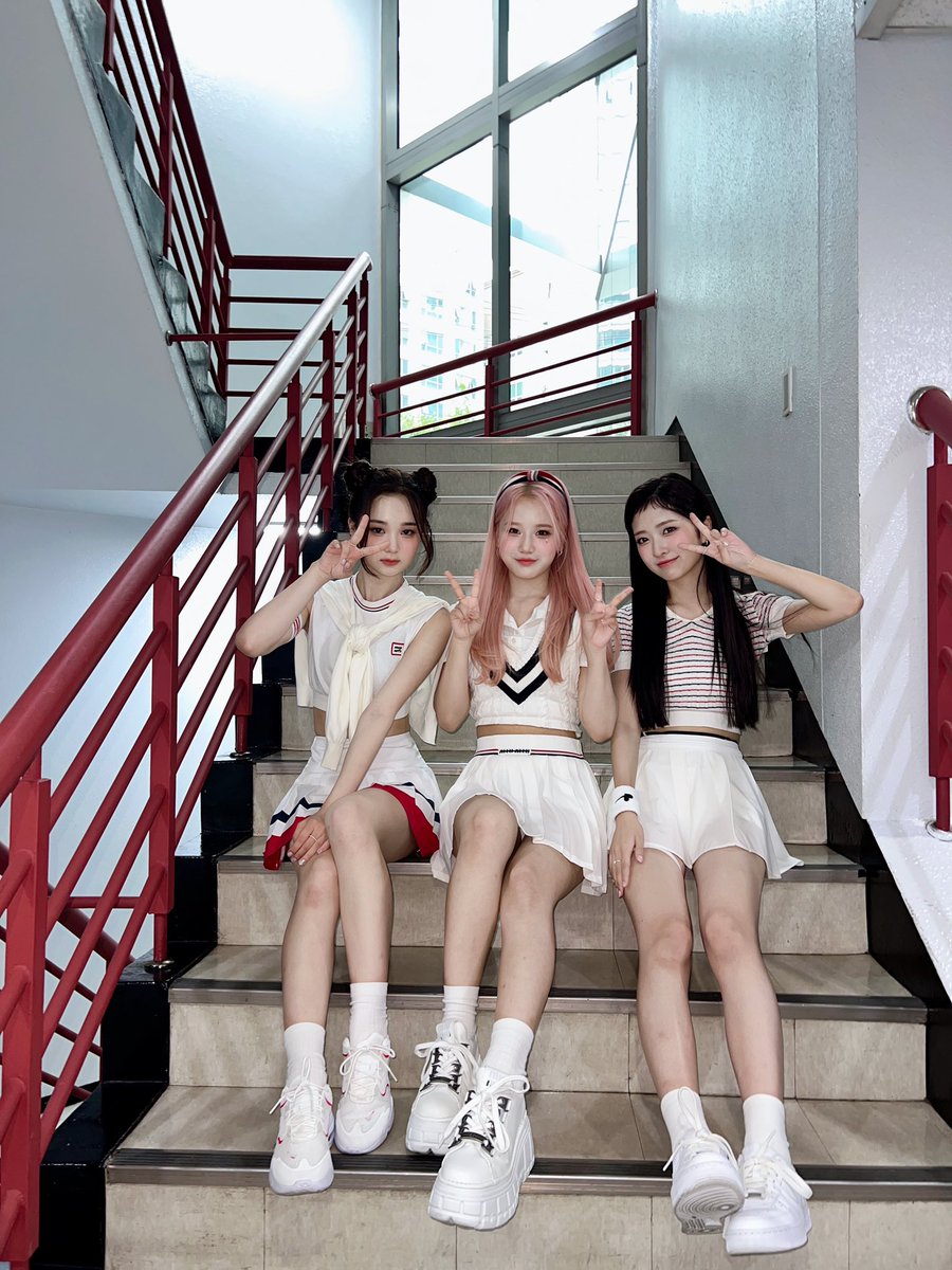 LimelightThink1's tweet photo. 12 days until Limelight's official debut!!! 🥹🥹🥹 #LIMELIGHT https://t.co/knMpmtL71G