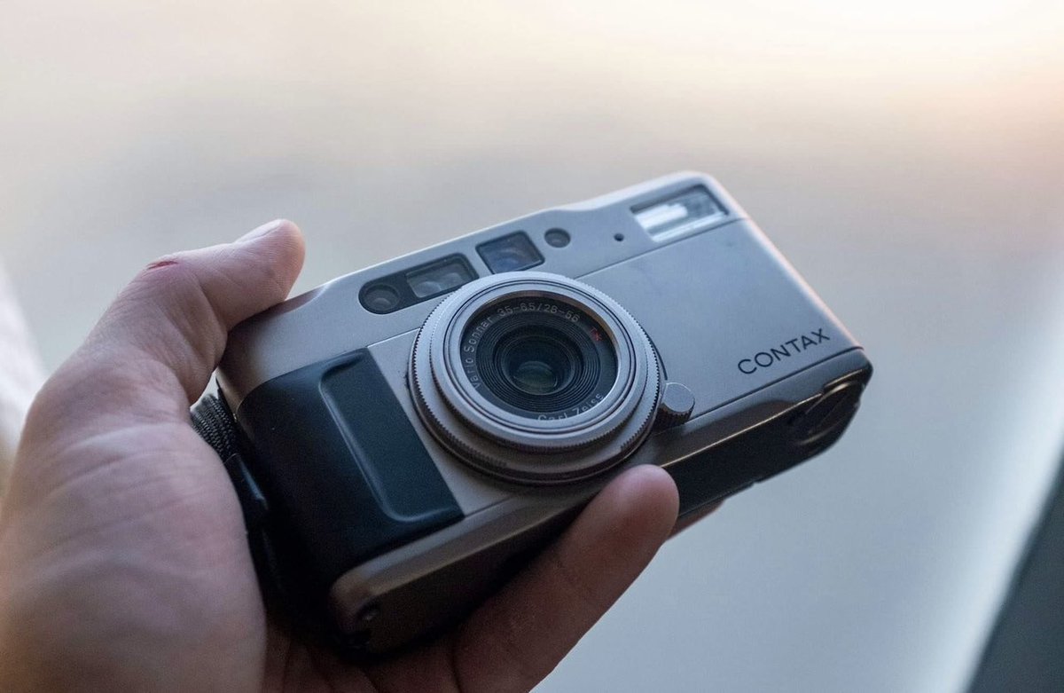nev_in_color's tweet photo. The camera.           🤝            The photos. https://t.co/4zrLveg6u0